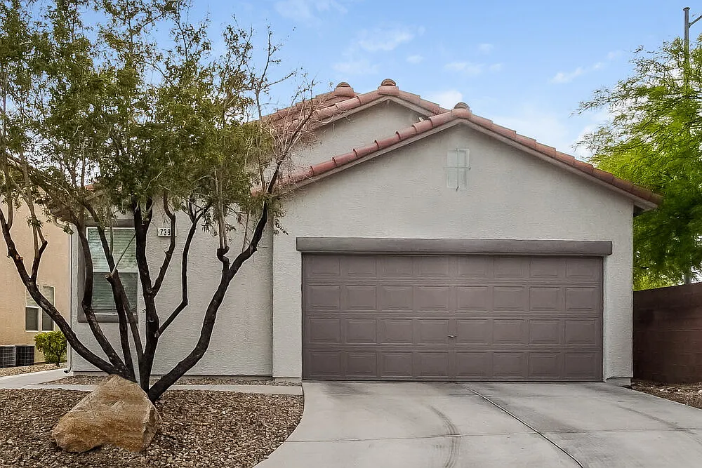 3 bed, 2.0 bath, 1369 sqft, $1,980 — Photo 1