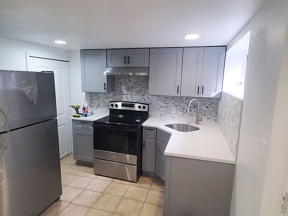 5th image of 906 16th St #1