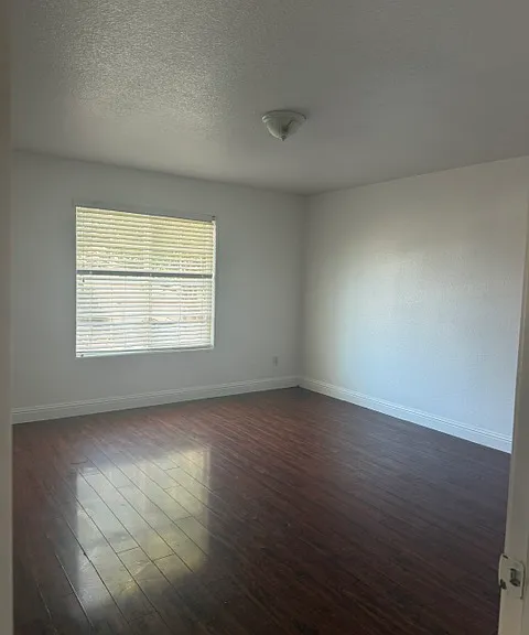 1445 Angus St — Photo 8