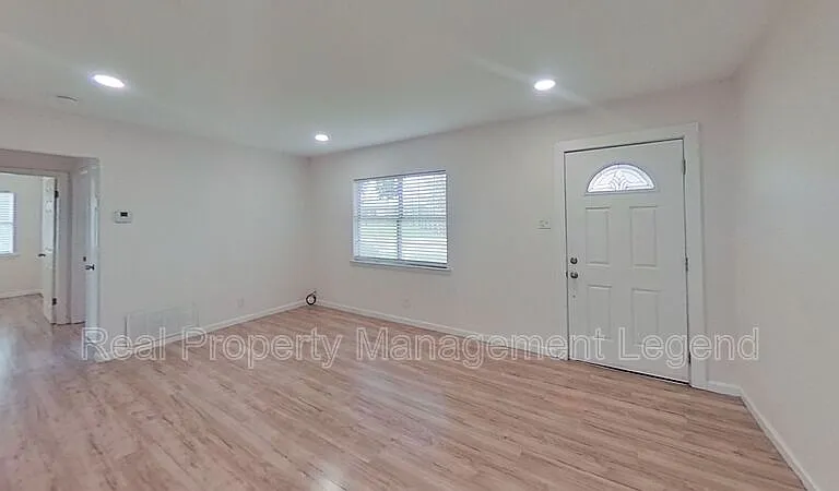2320 Brockbank Dr — Photo 5
