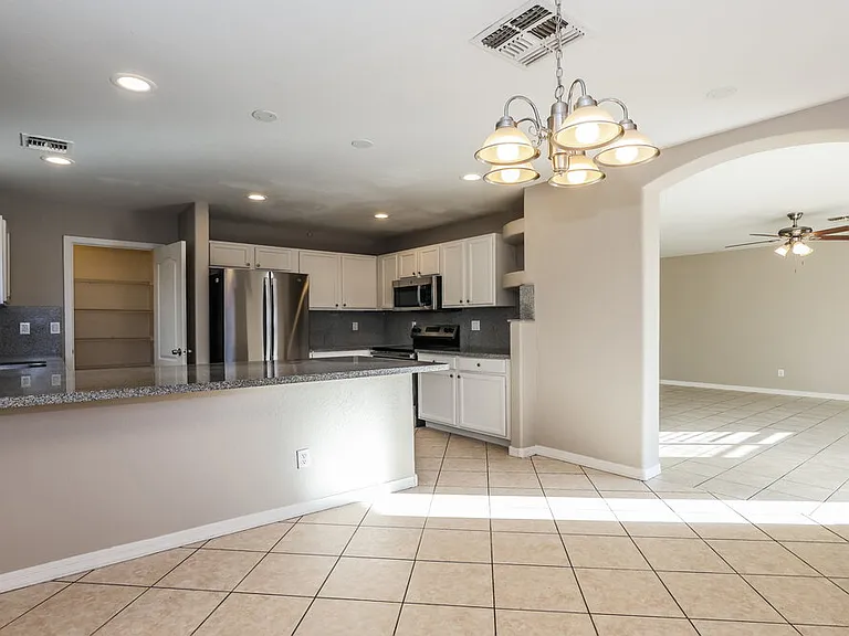 3251 W Jessica Ln — Photo 6