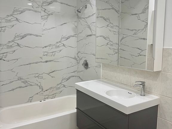 5th image of 376 Lafayette Ave APT 2C