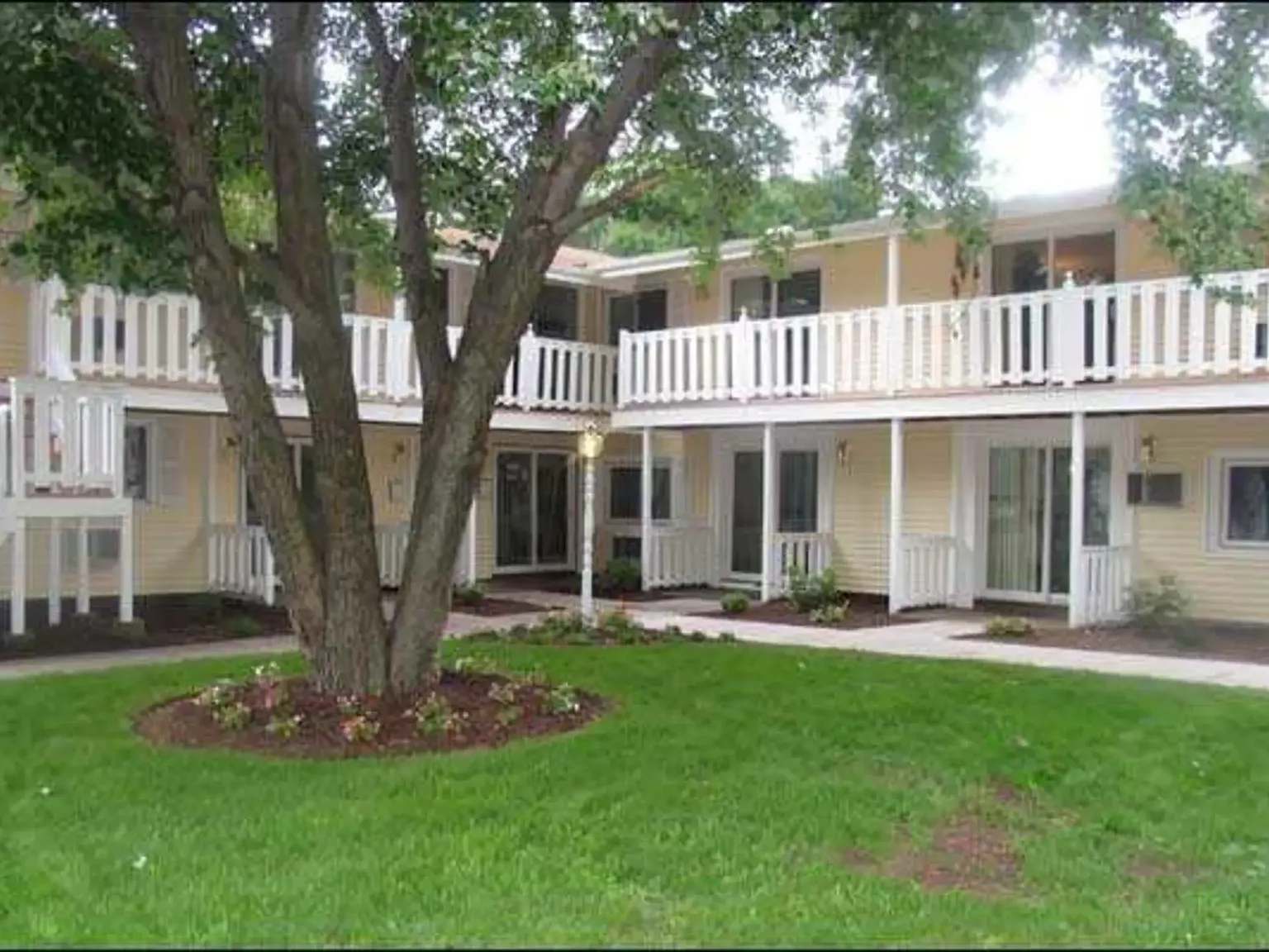 Brookside Commons — Photo 4