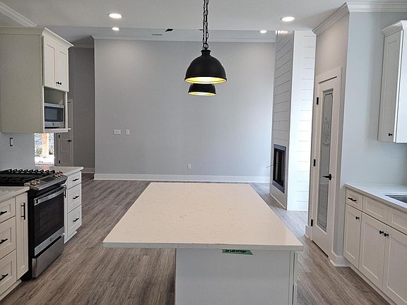 5th image of 218 Chahyga Cir