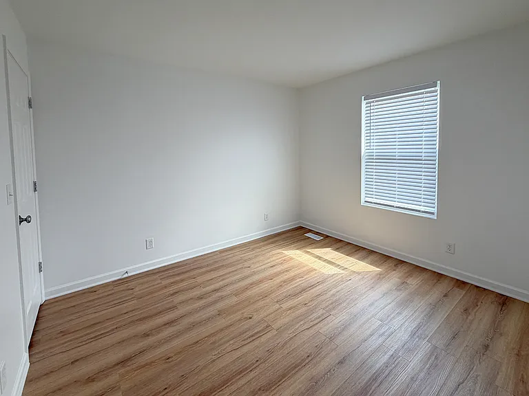 651 Olive Ln — Photo 16