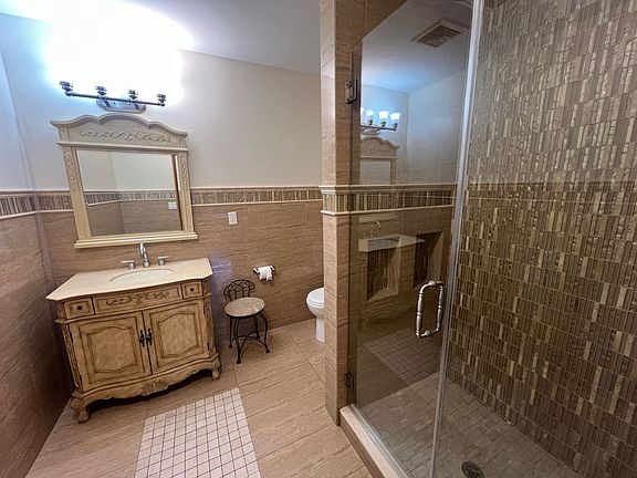 5th image of 20-29 49th St #1B