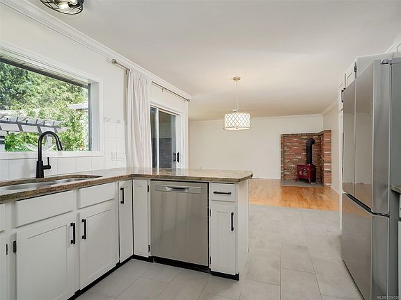 5th image of 4860 Excelsior Rd