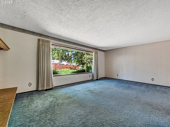 5th image of 12050 SW 121st Ave