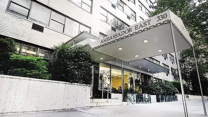 Rented by Manhattan Realty Group | media 7