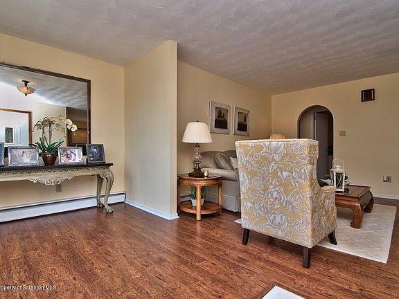5th image of 208 Seymour Ave