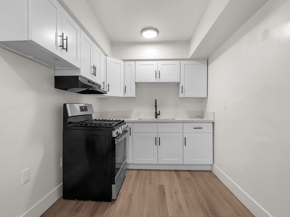 First Floor.
Kitchen.