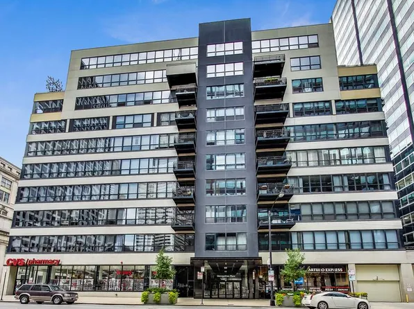 130 S Canal St APT 323, Chicago, IL 60606