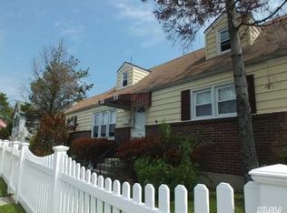 3 Lancaster Pl, Island Park, NY 11558