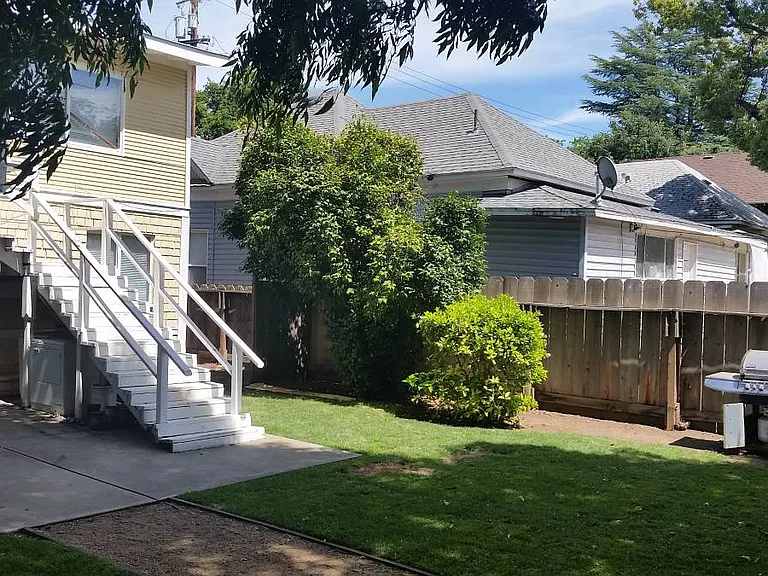 960 Salem St #B — Photo 12