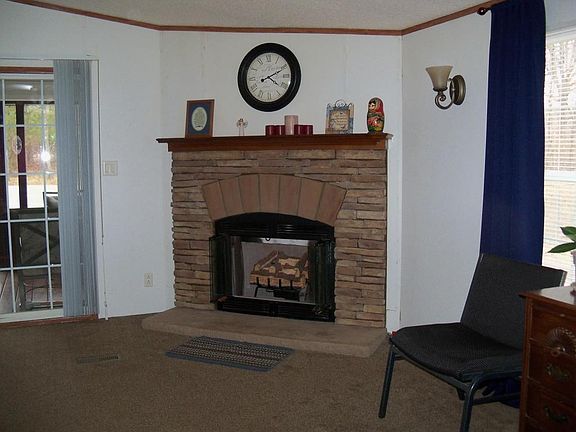 2nd image of 140 Robert E Lee Dr