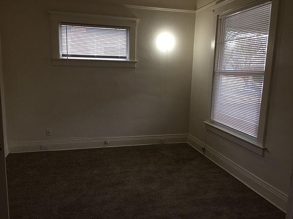 3rd image of 1003 S Pine St APT 1