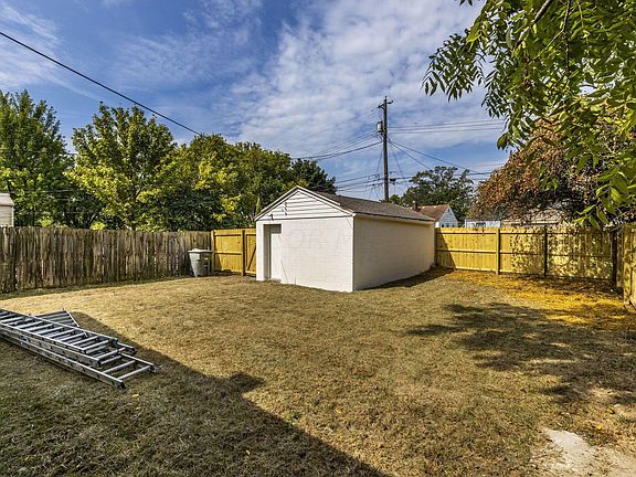3rd image of 2329 Jefferson Ave