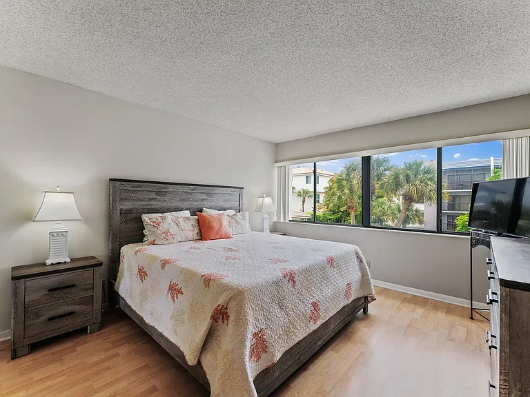 1605 S US Highway 1 #D301 — Photo 25