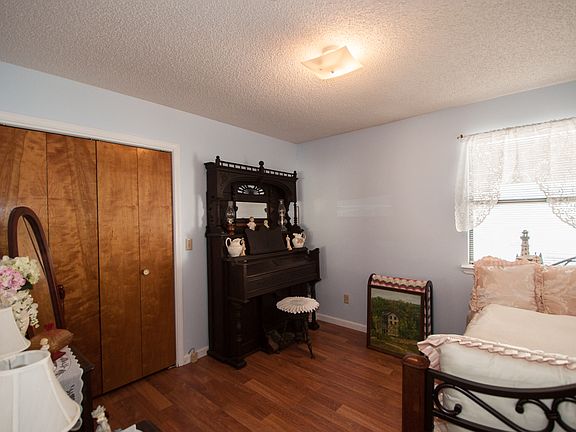 5th image of 5 Smoking Oaks Dr
