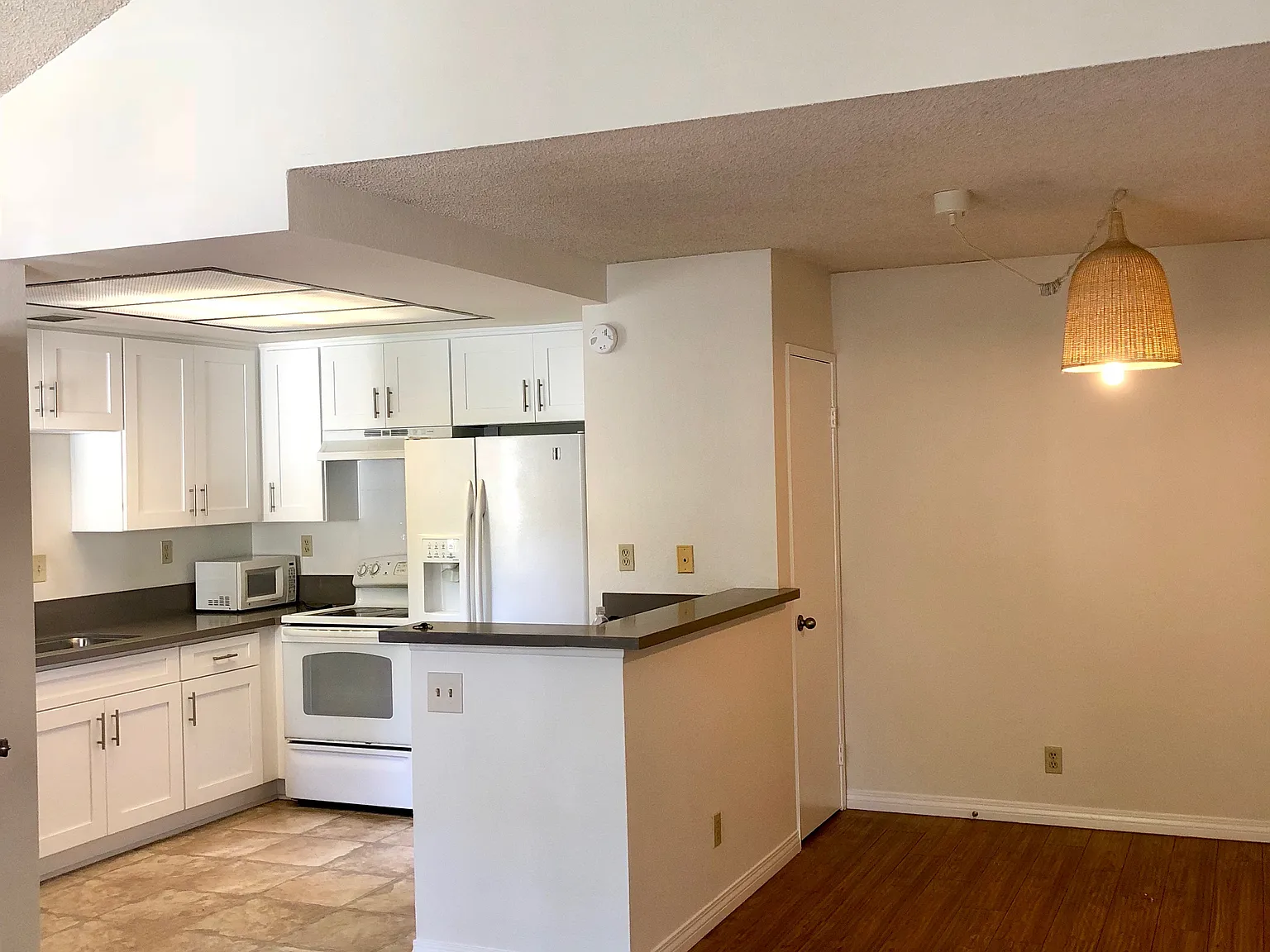 2 bed, 912 sqft, $1,400 — Photo 3