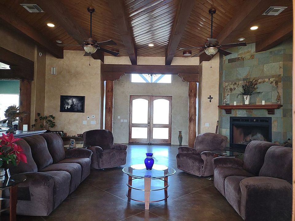 Great room to front dooor