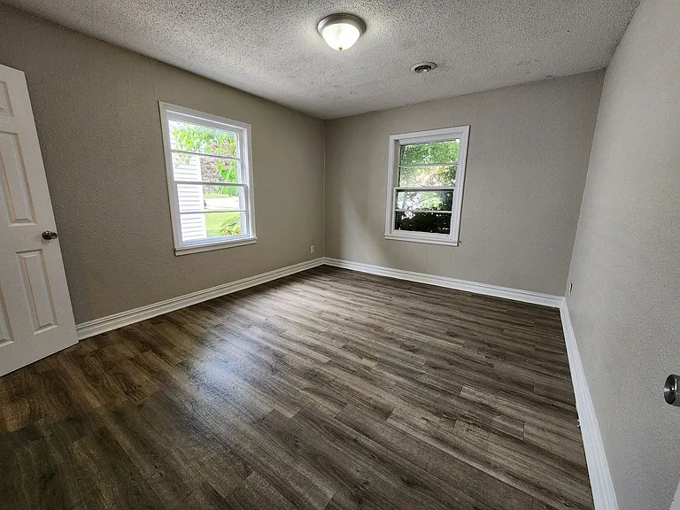 939 S Fort Ave — Photo 11