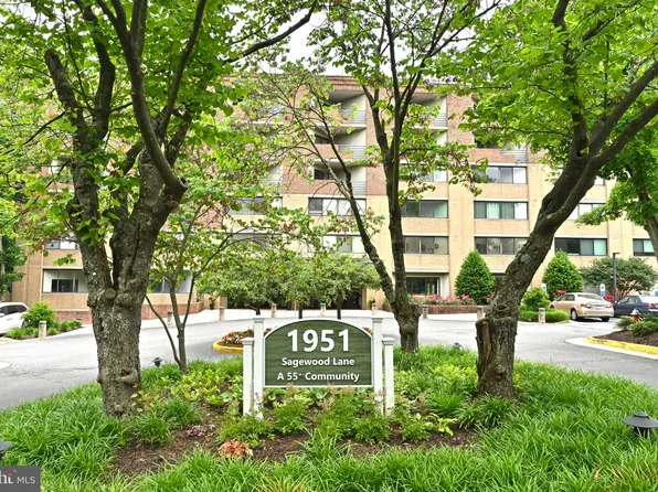 1951 Sagewood Ln #3, Reston, VA 20191