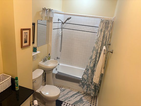 3rd image of 511 Cumberland Ave #2