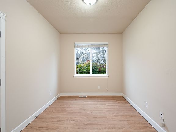 5th image of 10100 NE 28th Pl