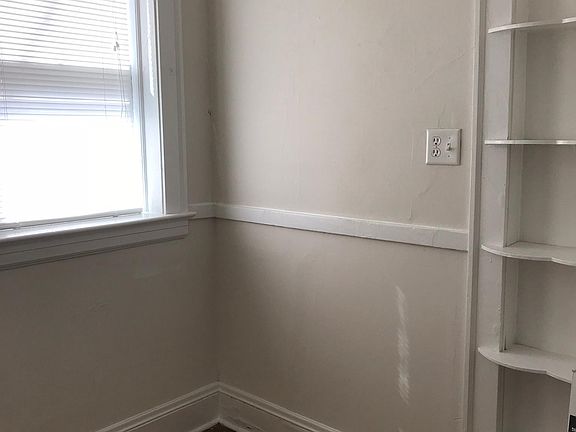 5th image of 1350 W Clifton Blvd