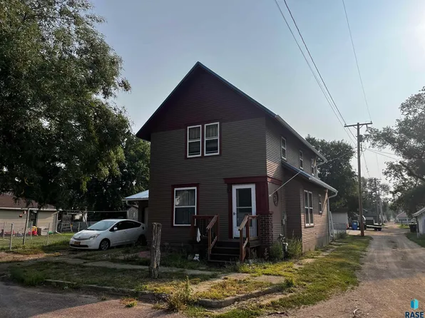 260 N Cherry Ave, Parker, SD 57053