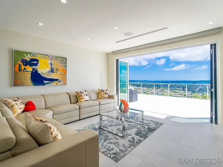 1001 La Jolla Rancho Rd — Photo 17