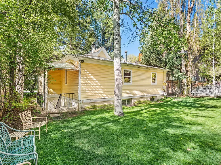 406 W Smuggler St — Photo 36