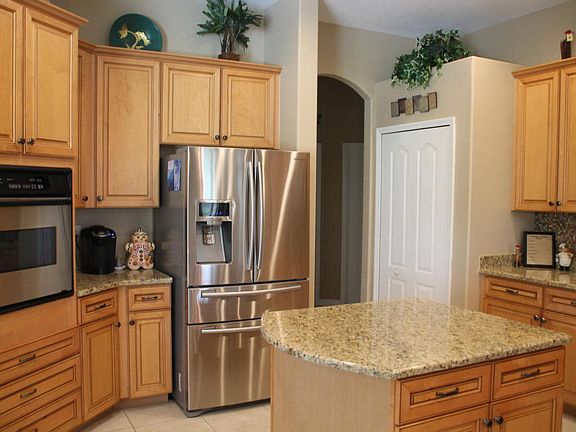4th image of 884 Yellow Wood Ct SE