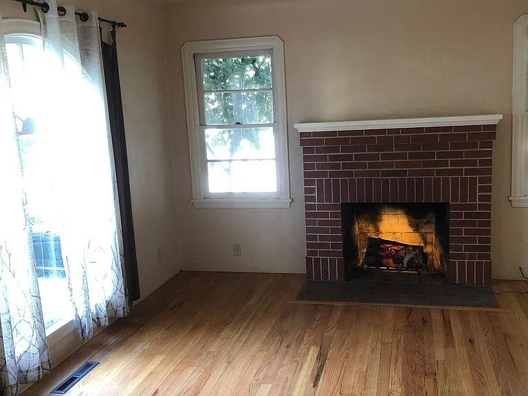Sycamore St — Photo 17