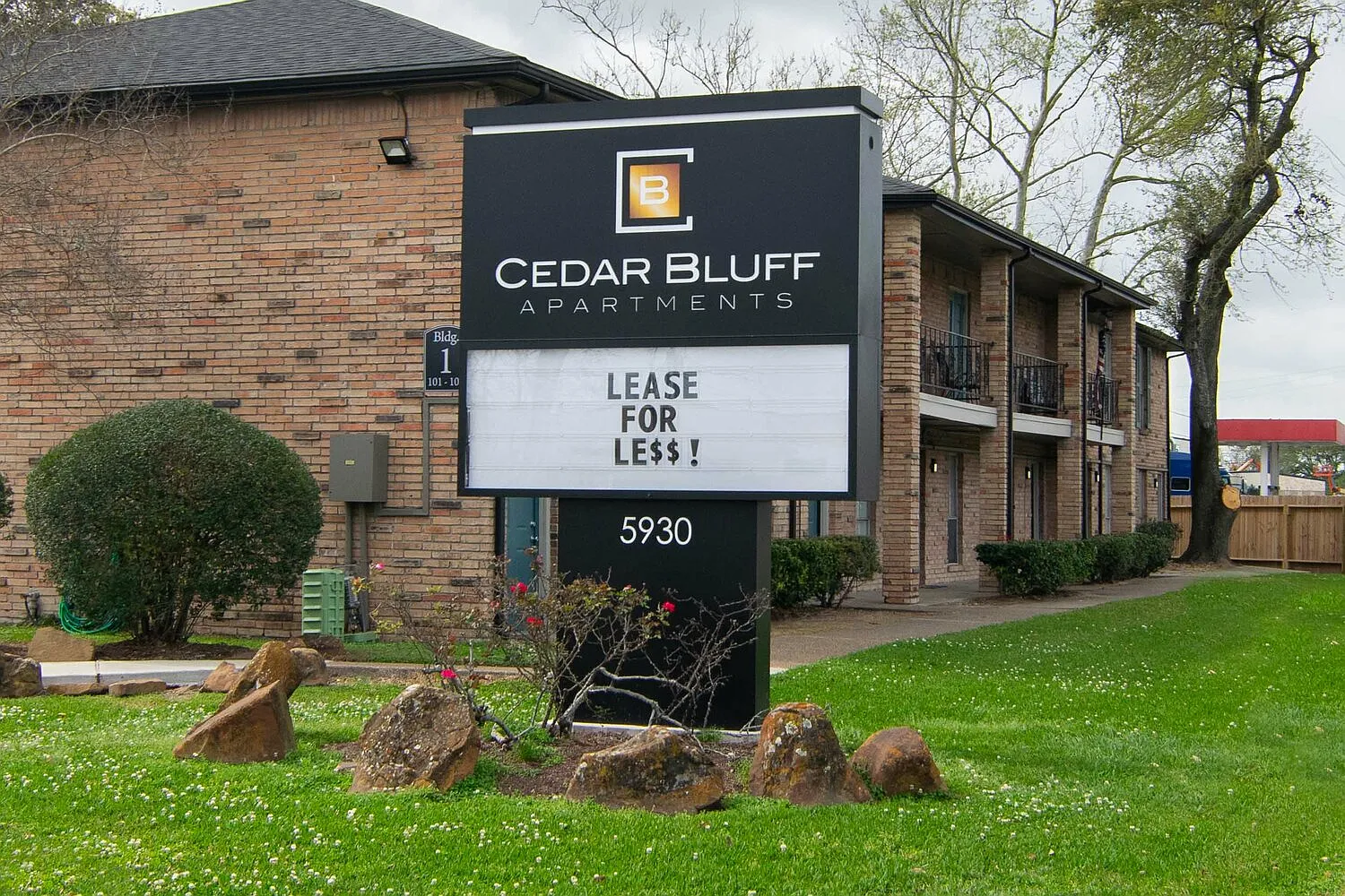 Cedar Bluff Apartments — Photo 3