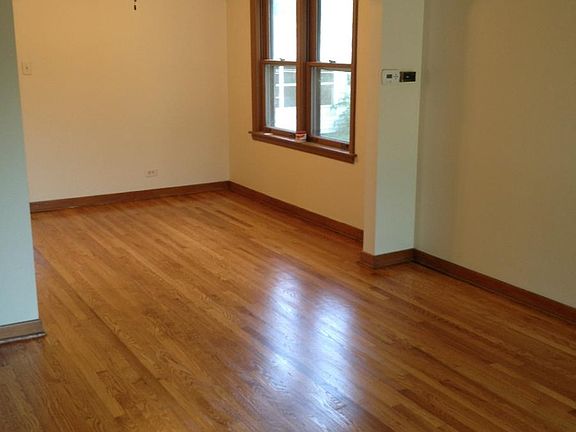 3rd image of 121 E 141st St