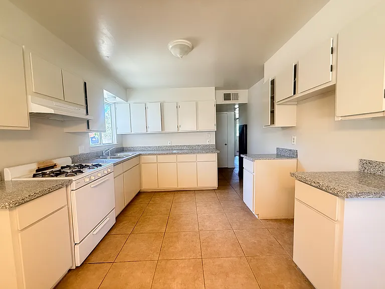4641 N Fresno St — Photo 13