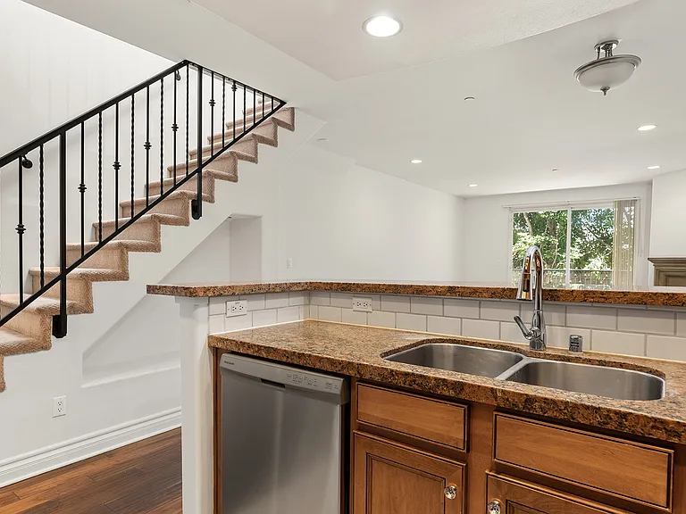 5753 White Oak Ave #12 — Photo 7