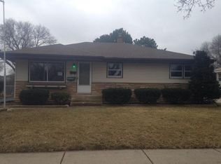 8123 W Lynmar Ter, Milwaukee, WI 53222