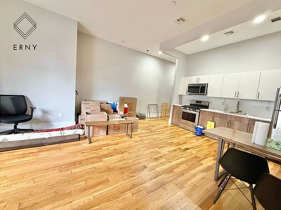 2nd image of 70 Kosciuszko St APT 2L