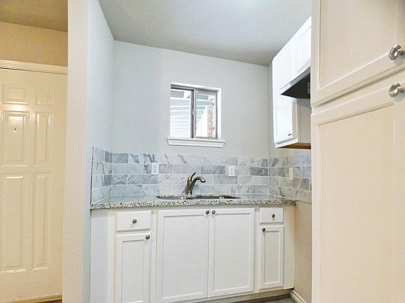 2nd image of 4811 Oakland St #5