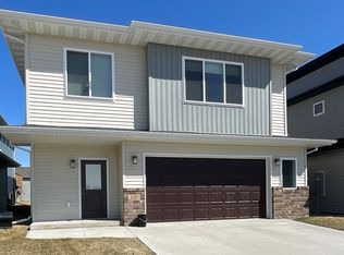 2721 12th St W, West Fargo, ND 58078