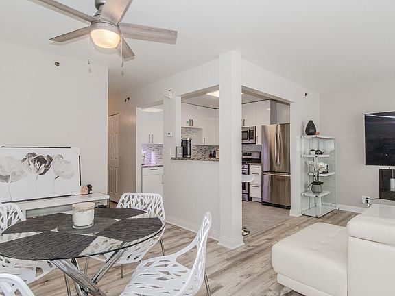 4th image of 313 Emerald Ct #313