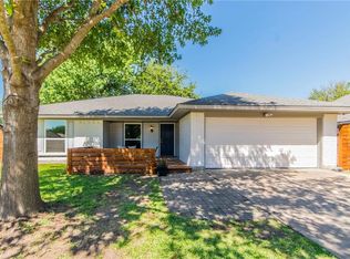 109 Kenshire Dr, Benbrook, TX 76126