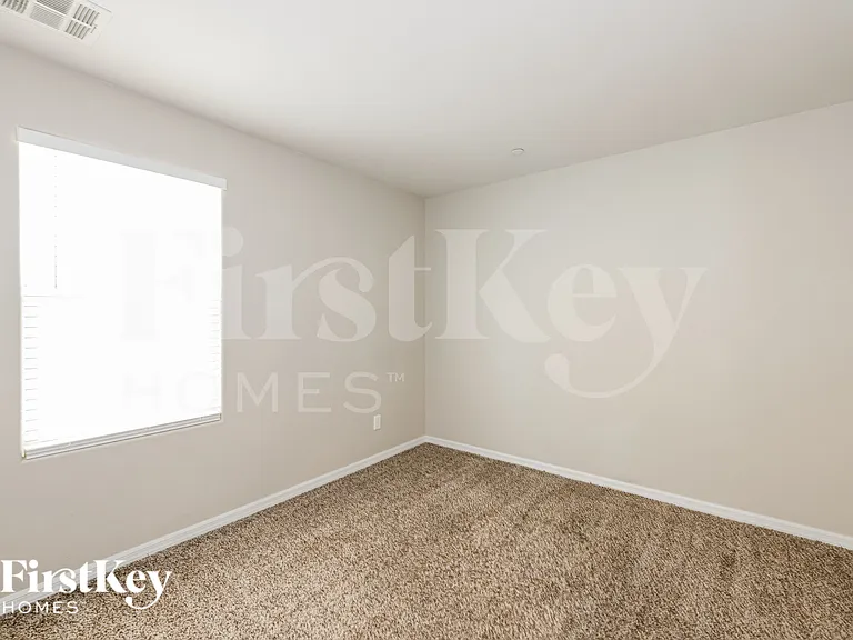 838 N Water St — Photo 13
