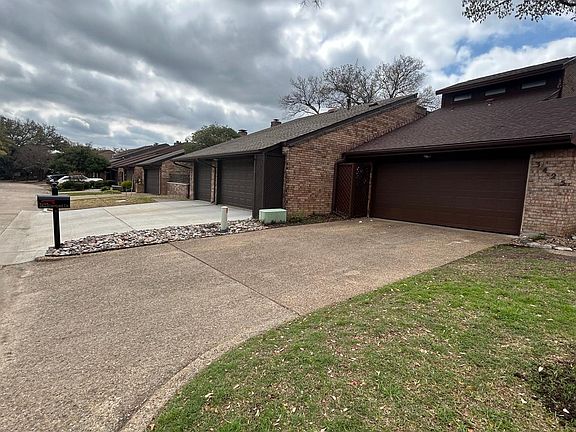2nd image of 3425 Courtyard Cir