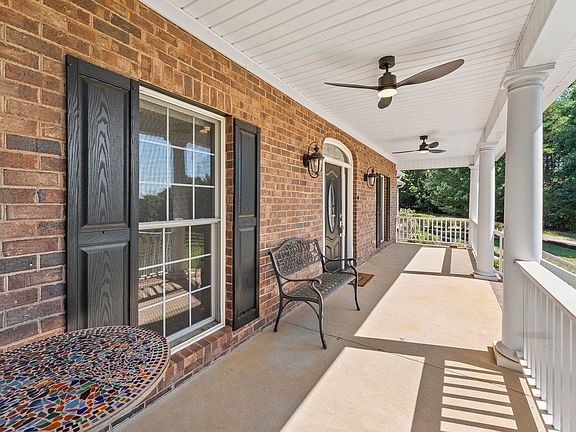 3rd image of 956 Laurelwood Way