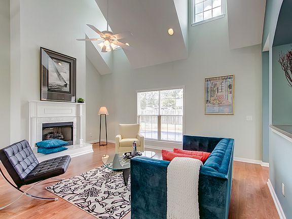 3rd image of 605 Glenties Dr