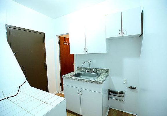 3rd image of 172 E 104th St APT 2A